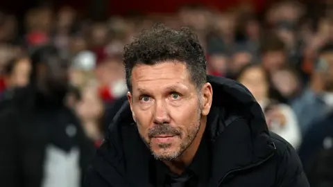 Dieqo Simeone mətbuat konfransında danışır