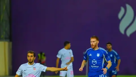 Dilan Mertens Şəfa forması ilə meydanda
