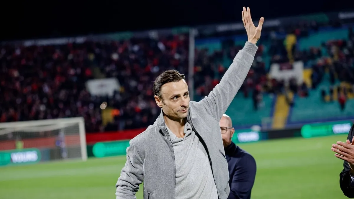 Dimitar Berbatov konuşma yaparken
