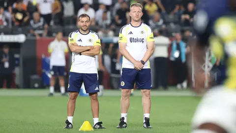 Dirk Kuyt talimat verirken, Fenerbahçe ilk 11'i sahaya çıkıyor