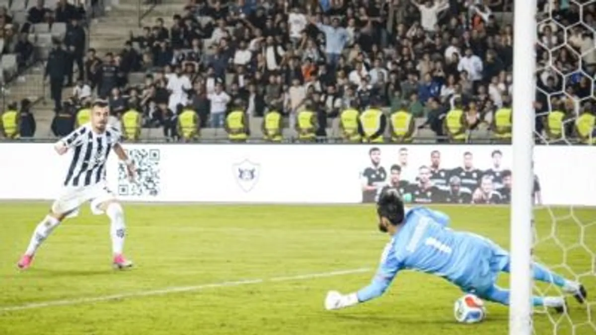 Draqolyub Saviç Neftçi formasında