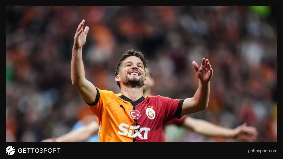 Dries Mertens Galatasaray formasıyla gol sevinci sırasında