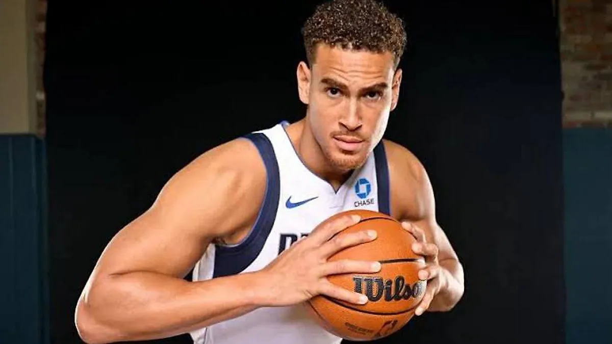 Düayt Pauell basketbol formasında