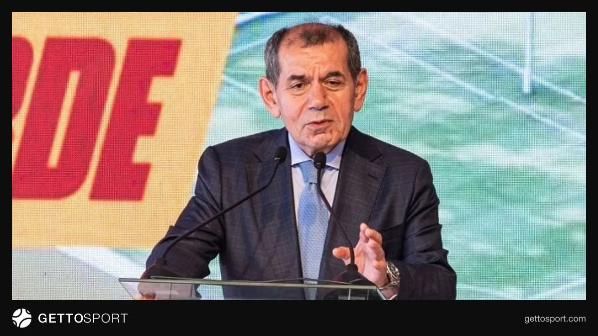 Dursun Özbek kürsüde genel kurulda konuşurken