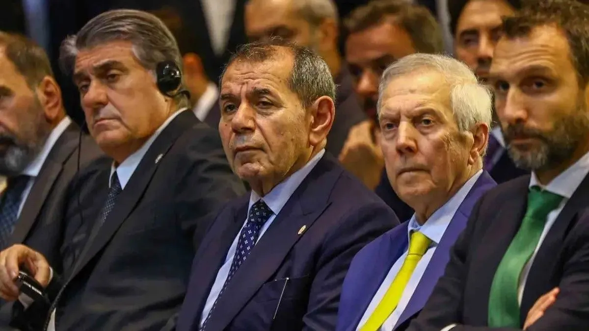 Galatasaray ve Fenerbahçe başkanları Dursun Özbek ve Aziz Yıldırım eserleriyle