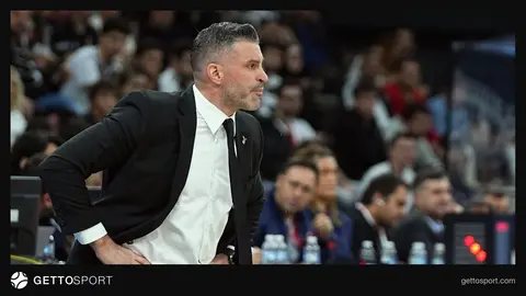 Dusan Alimpijevic maç sonrası röportaj verirken