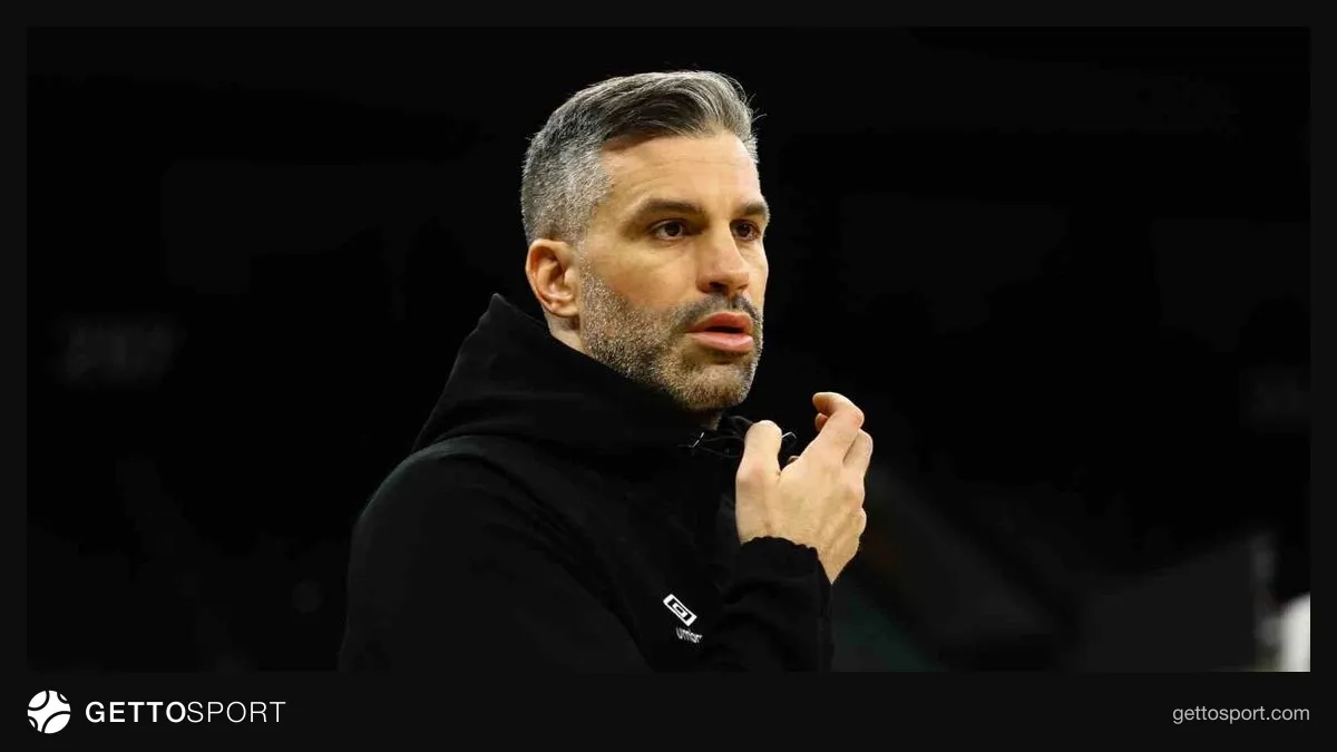 Dusan Alimpijevic basın toplantısında konuşurken