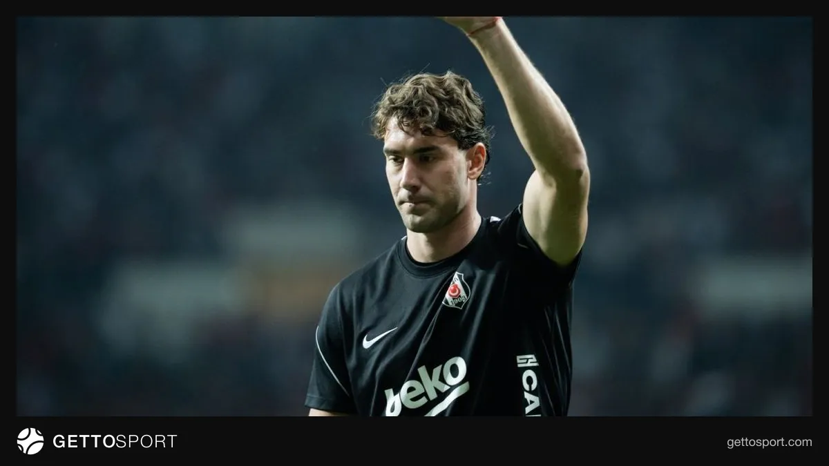 Dusan Vlahovic gol sevincinde, siyah-beyaz formayla