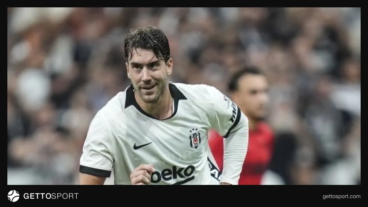 Dusan Vlahovic Beşiktaş formasıyla sevinç yaşarken penaltı golü sonrası