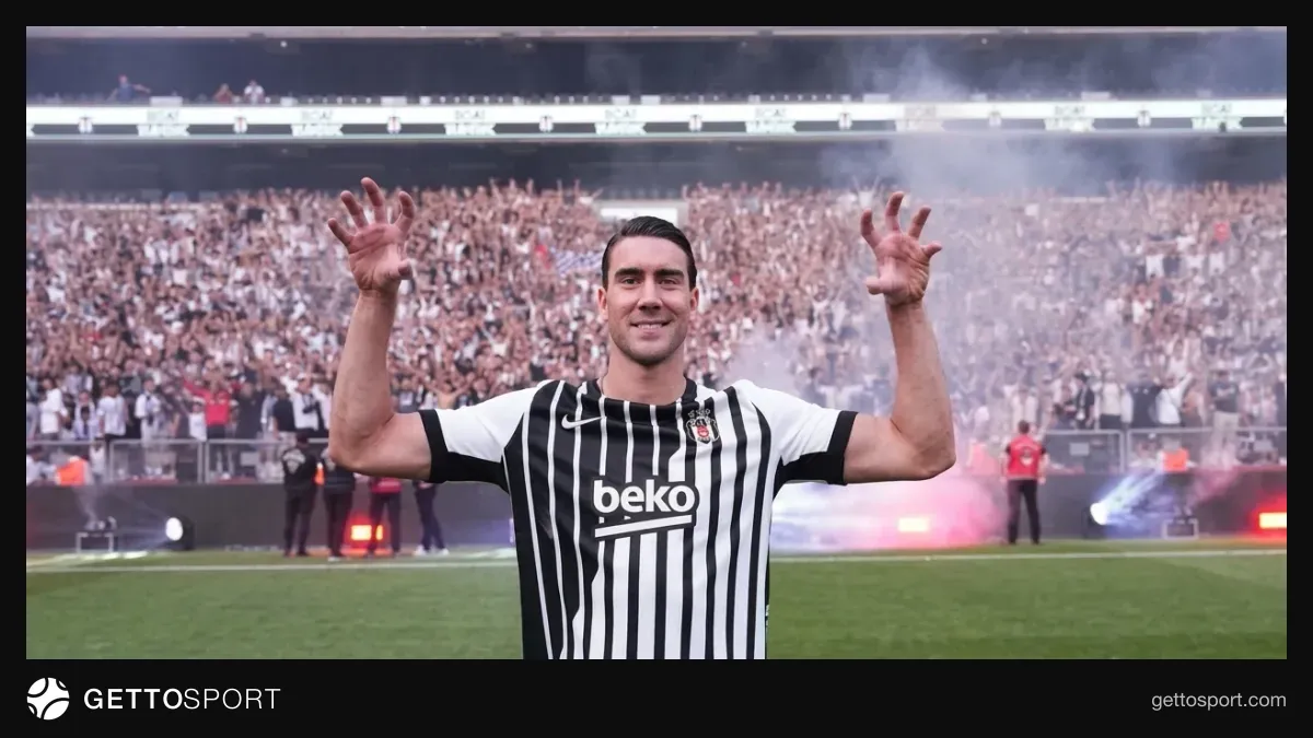 Duşan Vlahoviç penaltini icra edərkən Beşiktaş formasıyla