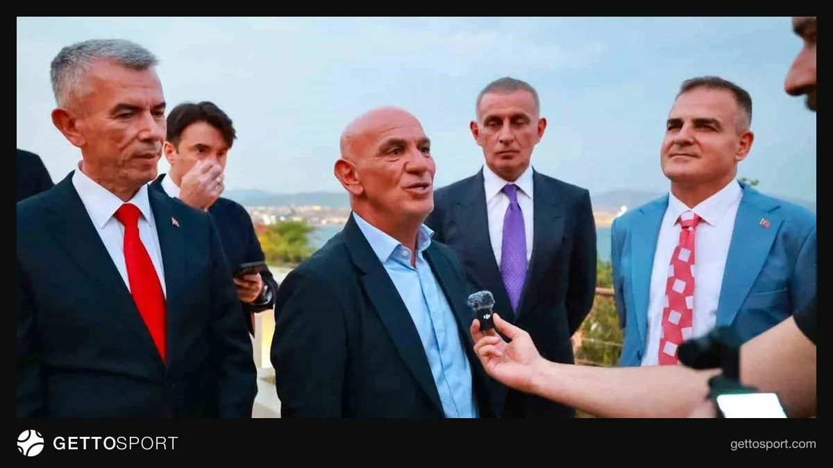 Ecmel Faik Sarıalioğlu açıklamalarda bulunurken