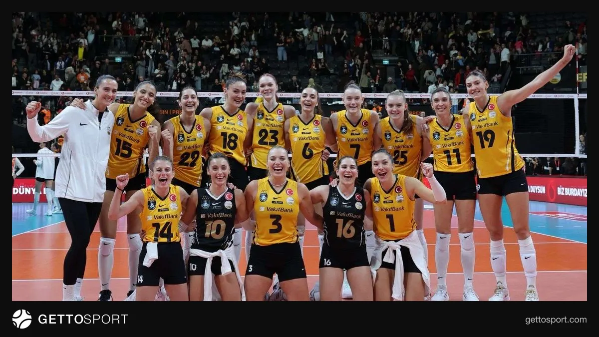 Eczacıbaşı Peron İstanbul ile VakıfBank voleybol takımları maç sırasında