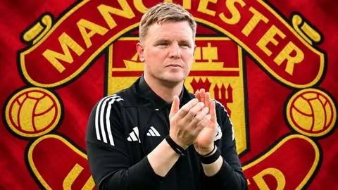 Eddie Howe ve Manchester United arması