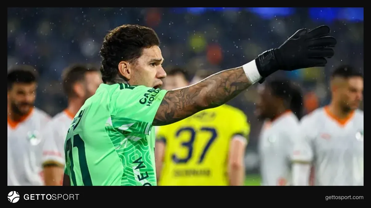 Ederson topu yumrukluyor, Fenerbahçe formasıyla kurtarış anı