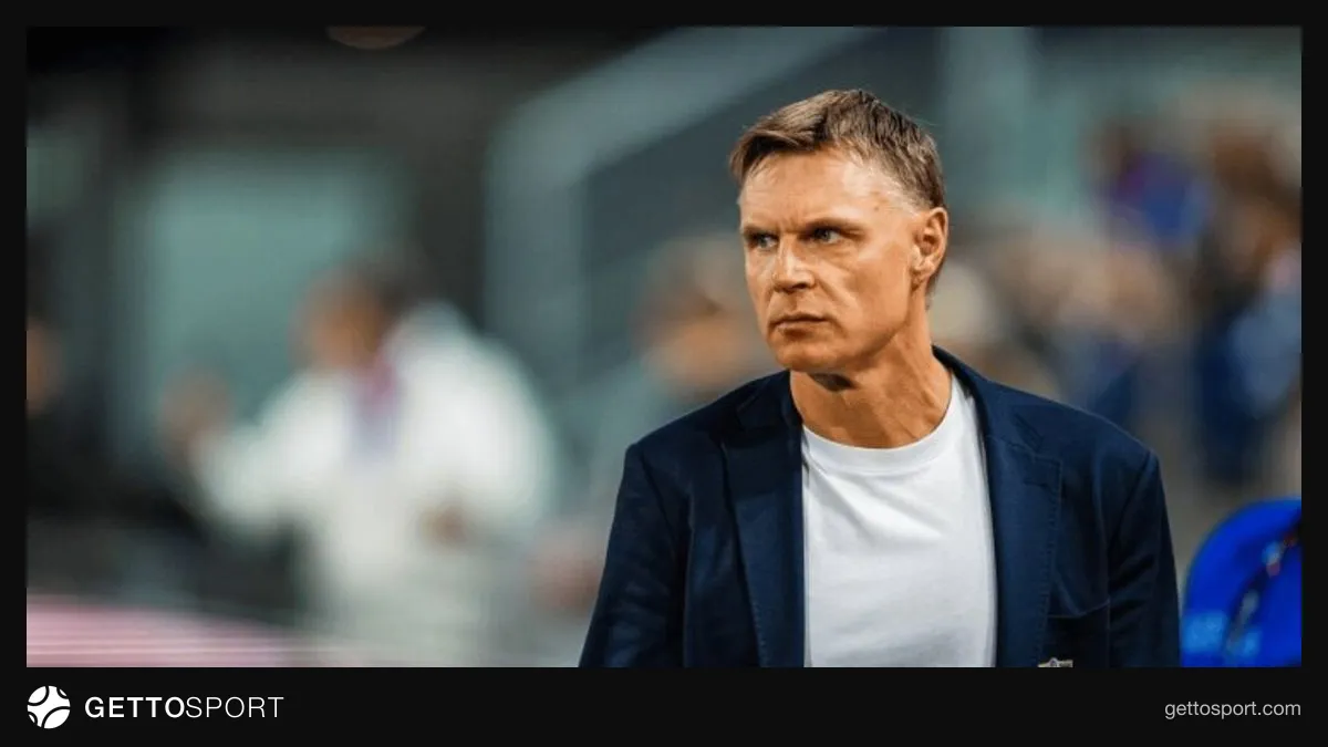 Edgaras Yankauskas mətbuat konfransında və ya sidrədə