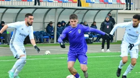 Edqar Adilxanov Şamaxı forması ilə öndən şəkil