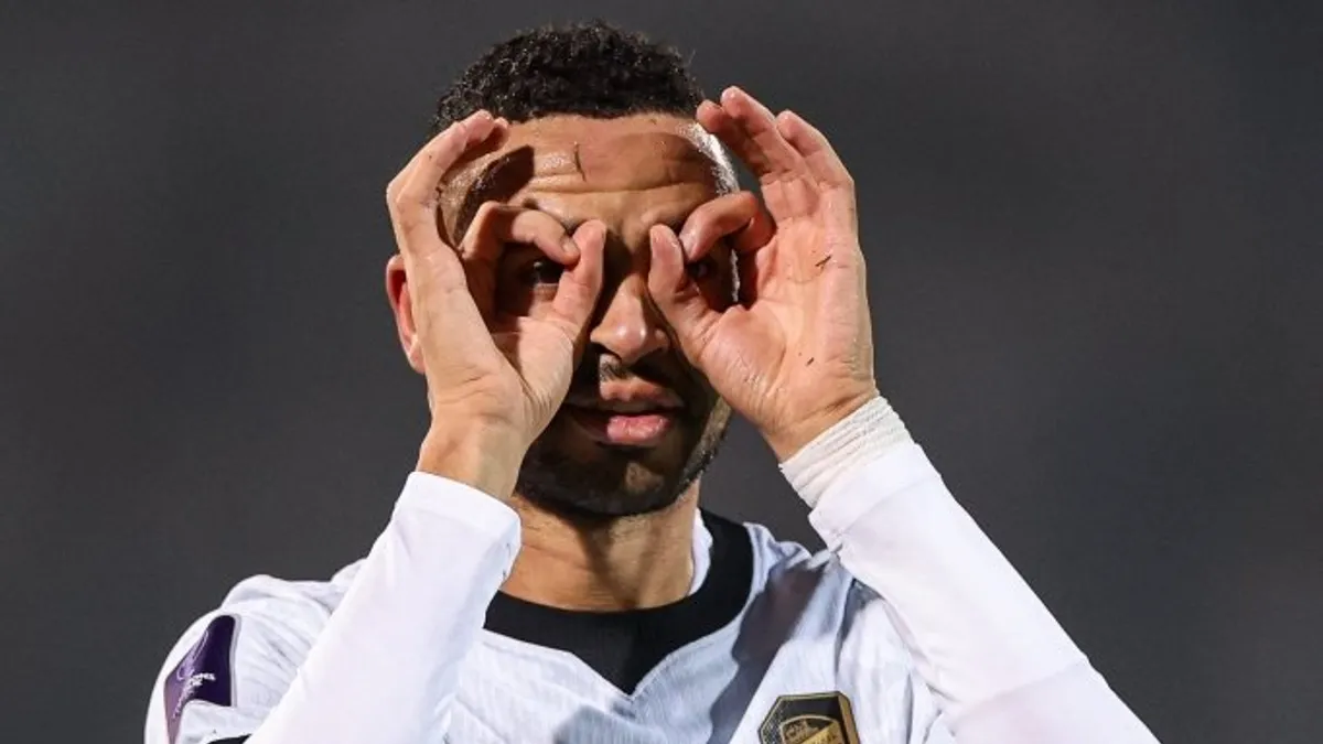 Youssef El-Nesyri frikikten gol sevinci sırasında