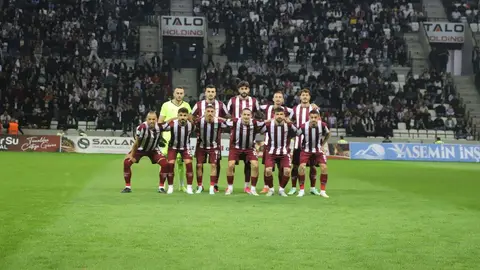 Elazığspor oyuncuları antrenmanda otobüse binerken