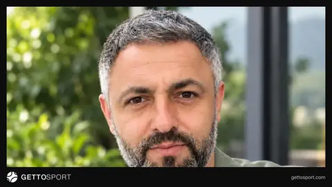 Elgün Hüseynov mətbuat konfransında danışarkən