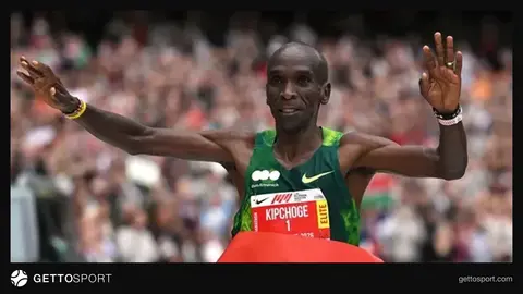 Eliud Kipçoqe finisə yaxın Melburn marafonunda