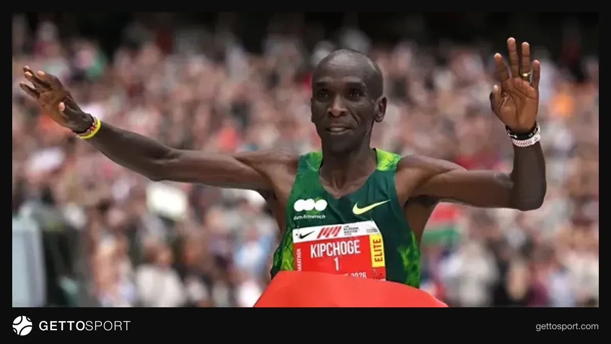 Eliud Kipçoqe finisə yaxın Melburn marafonunda