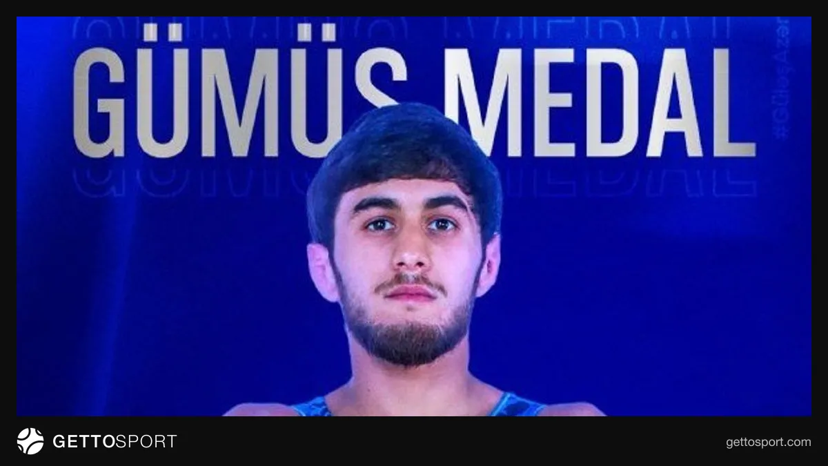 Elmir Əliyev gümüş medal ilə podyumdadır Las Veqas