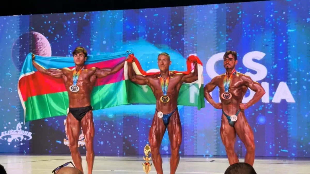 Elmir Rzalı podiumda medalla