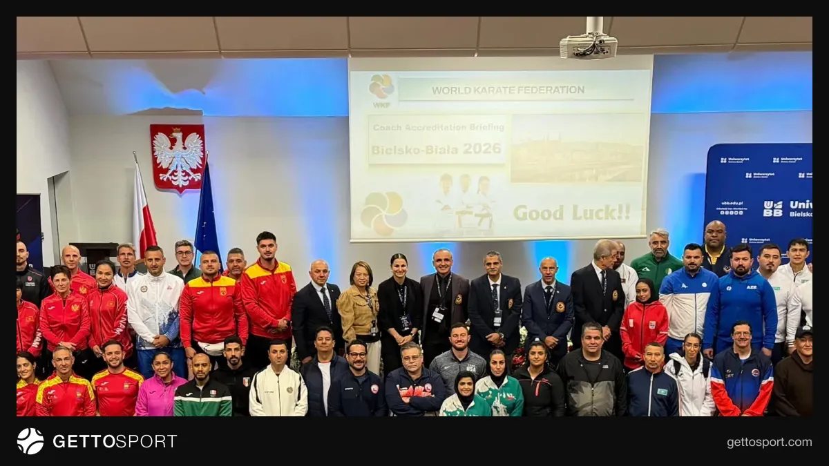 Karate məşqçiləri diplomlarla Polşada keçirilən imtahanlarda