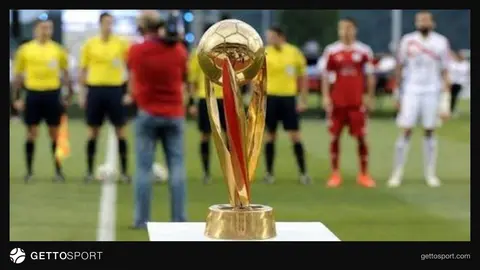 Futbol matçında meydançada sürətli epizod və qapıçı