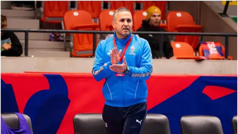 Elvin Quliyev tribunada Araz-Naxçıvan oyununu izləyir