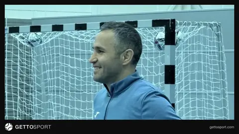 Elvin Quliyev mətbuat konfransında və ya məşq zamanı