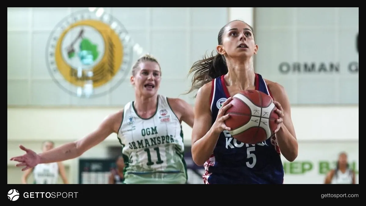 Emlak Konut kadın basketbol takımı oyuncuları antrenmanda veya maç öncesi ısınma yaparken
