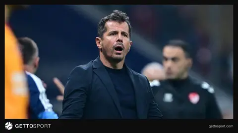 Emre Belözoğlu maç sonrası basın toplantısında konuşurken