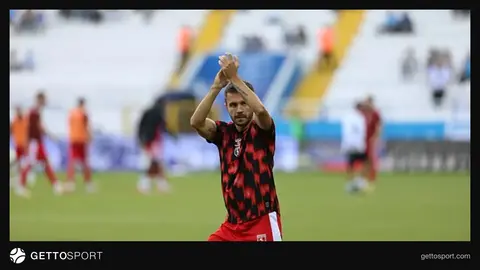 Samsunspor kaptanı Emre Kılınç basın konuşmasında taraftara sesleniyor