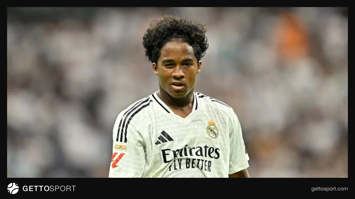 Endrik məşqdə topa toxunur, arxada Real Madrid forması