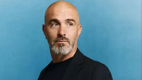Enzo Mareska və Mançester Siti oyunçuları qələbəni qeyd edirlər
