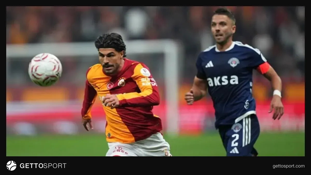 Eren Elmalı maç sırasında oyuna girerken