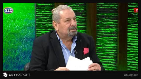 Erman Toroğlu stüdyoda maç yorumu yaparken