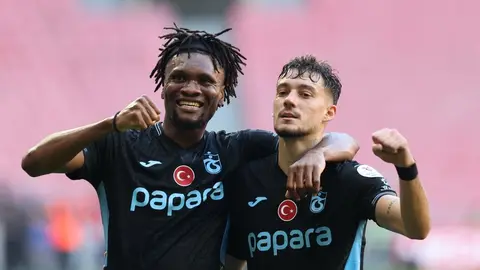 Ernest Muçi Trabzonspor formasıyla gol sevinci yaşarken