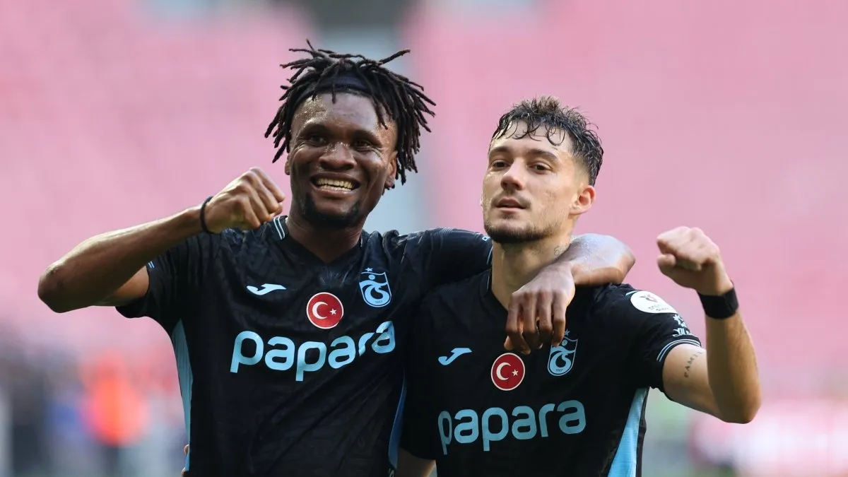 Ernest Muçi Trabzonspor formasıyla gol sevinci yaşarken
