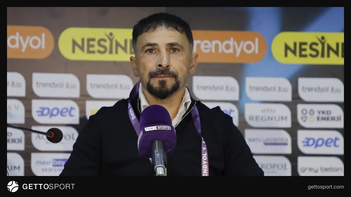 Ertuğrul Arslan basın toplantısında konuşurken