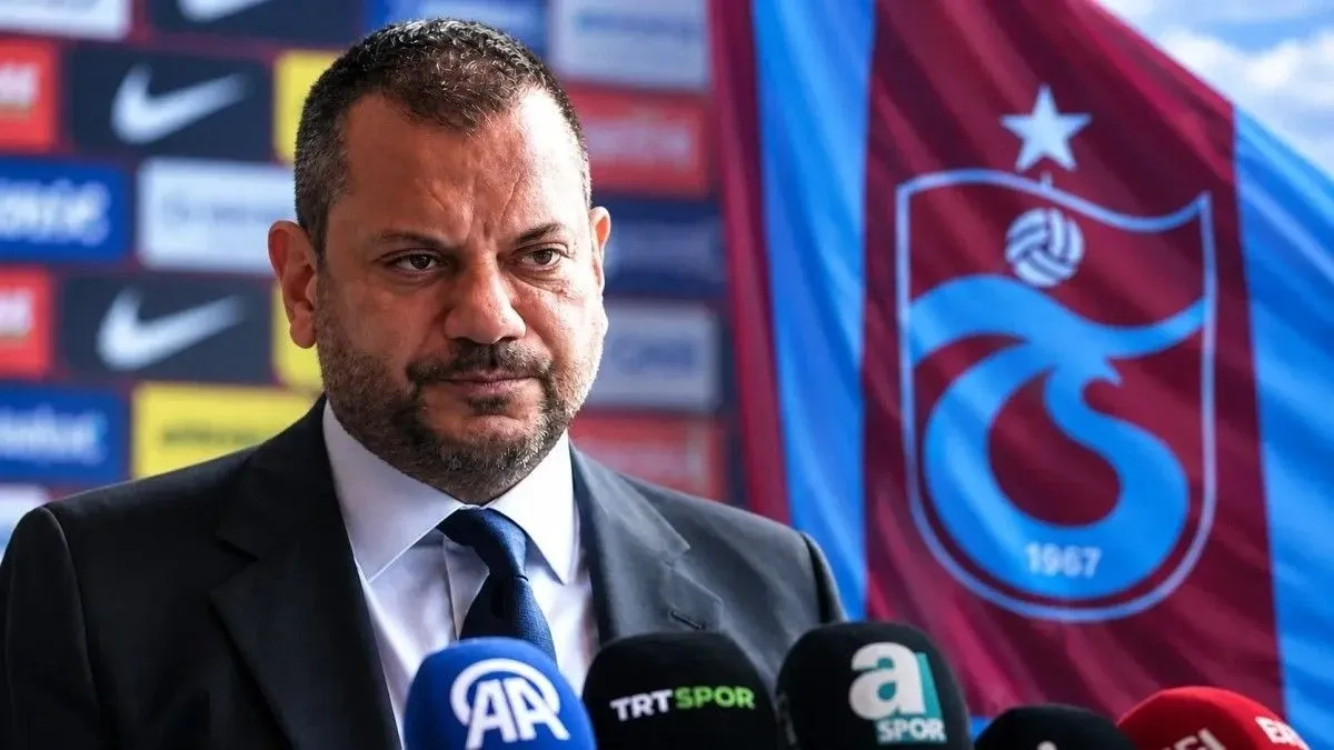 Trabzonspor başkanı Ertuğrul Doğan basın açıklaması yaparken
