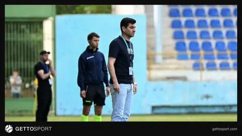 İmişli komandası futbolçuları meydançada bayram edir, qapıdan sonra Rollo sevinc göstərir