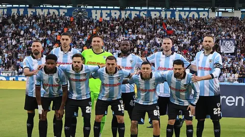 Erzurumspor ve Eyüpspor kadroları Kazım Karabekir Stadyumu'nda maç öncesi