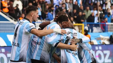 Erzurumspor oyuncuları gol sevinci yaşarken takım görüntüsü