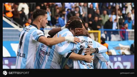 Erzurumspor oyuncuları gol sevinci yaşarken takım görüntüsü
