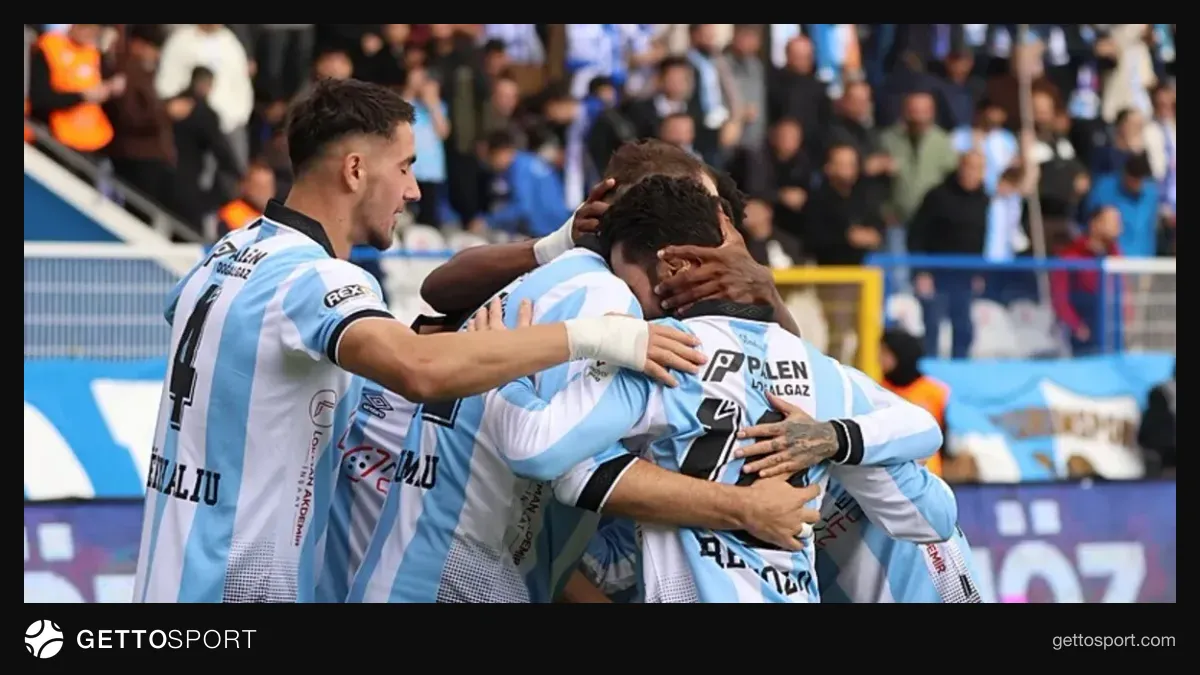 Erzurumspor oyuncuları gol sevinci yaşarken takım görüntüsü