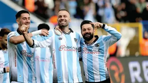 Erzurumspor oyuncularının gol sevinci