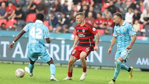 Erzurumspor oyuncuları Gaziantep deplasmanında sevinç yaşarken