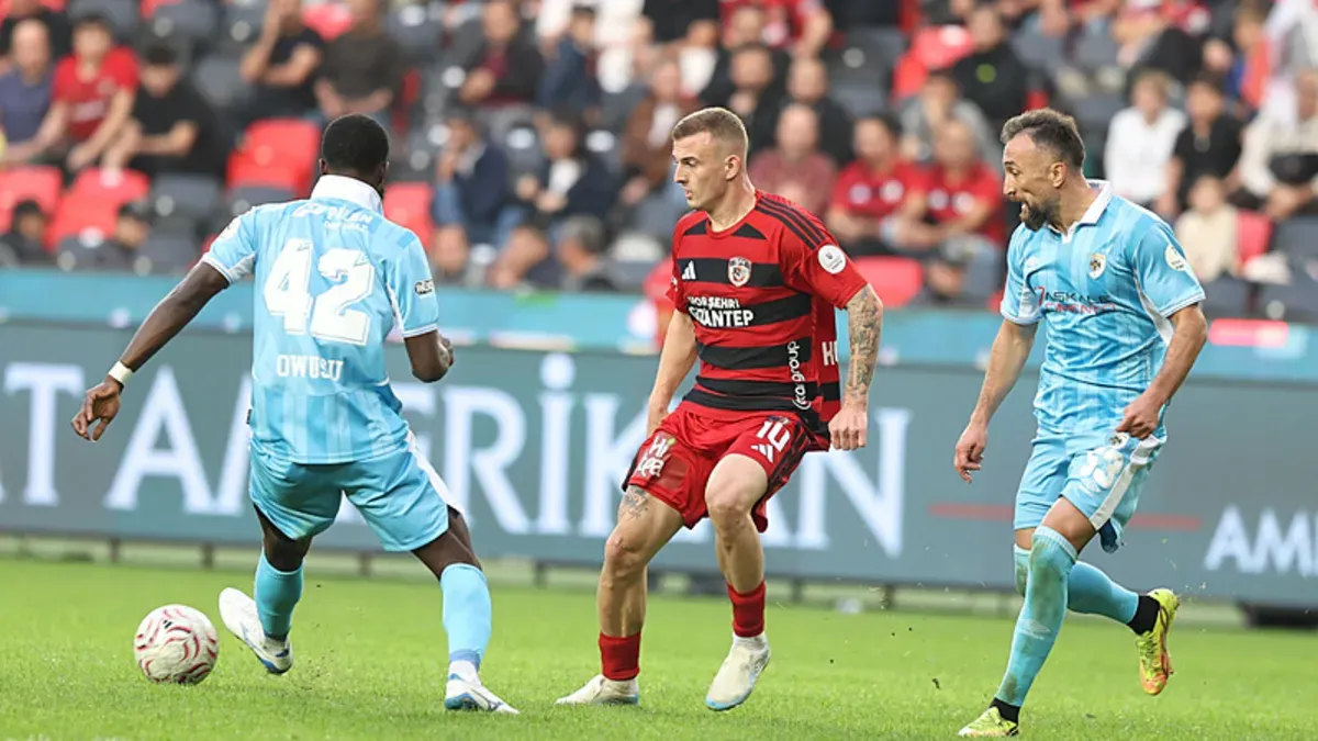 Erzurumspor oyuncuları Gaziantep deplasmanında sevinç yaşarken